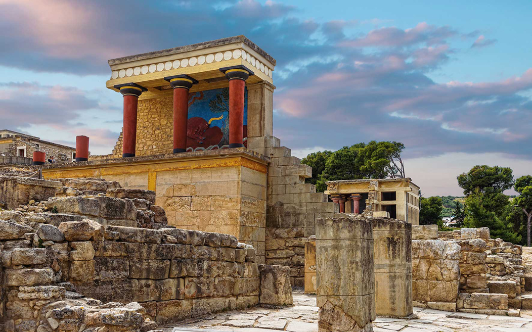the-palace-of-knossos-cradle-of-civilization-archeological-tour-for-solo-travellers-at-mistral-hotel-crete-greece