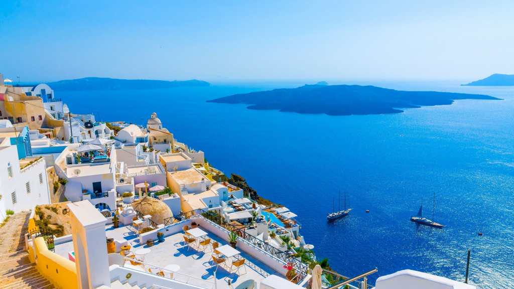 view-over-caldera-from-thira-day-trip-for-single-vacation-santorini-from-mistral-hotel-solo-holidays-crete