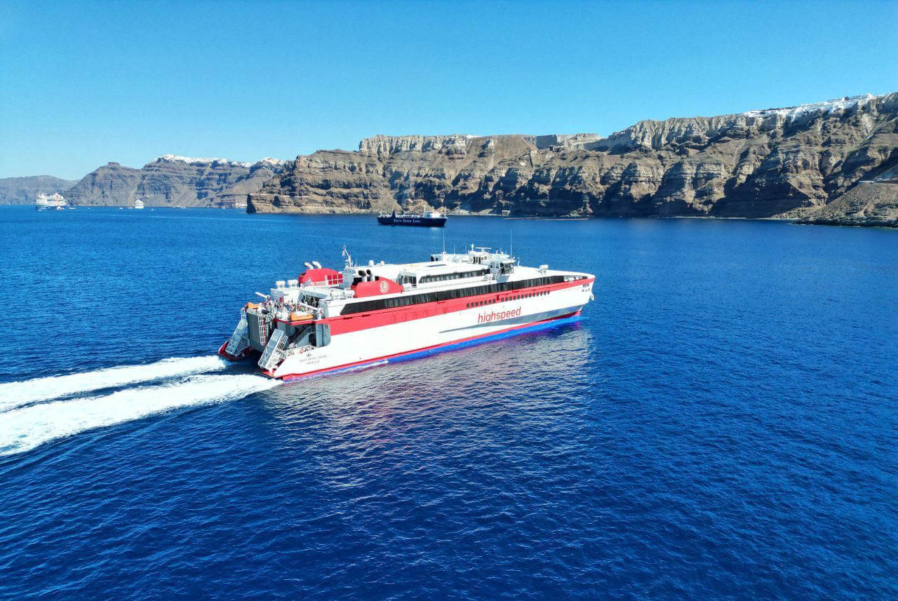 fast-boat-to-santorini-from-crete-solo-holidays-at-mistral-hotel-crete-greece