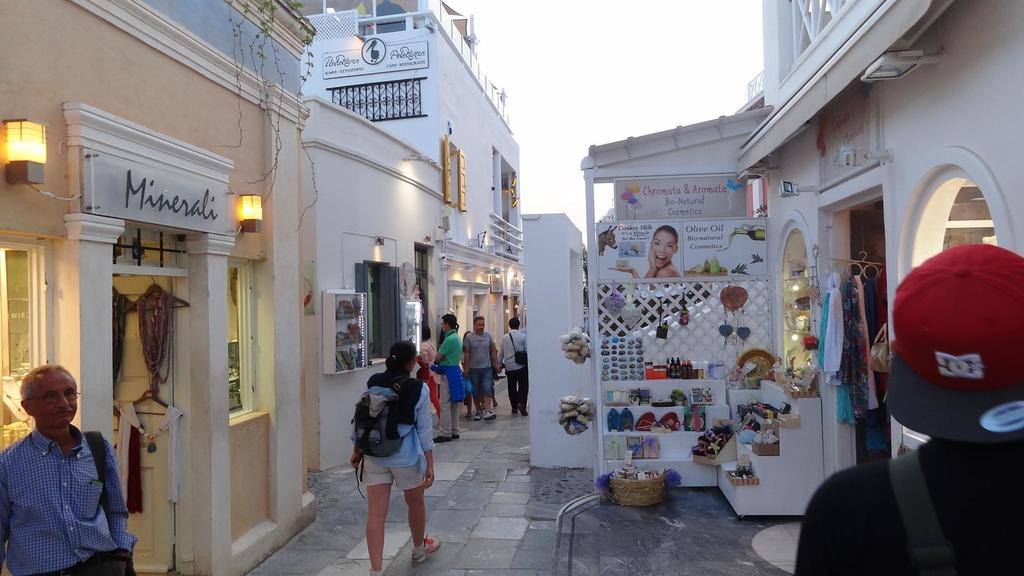 shopping-streets-on-santorini-day-trip-from-crete-the-mistral-hotel-for-solo-travellers