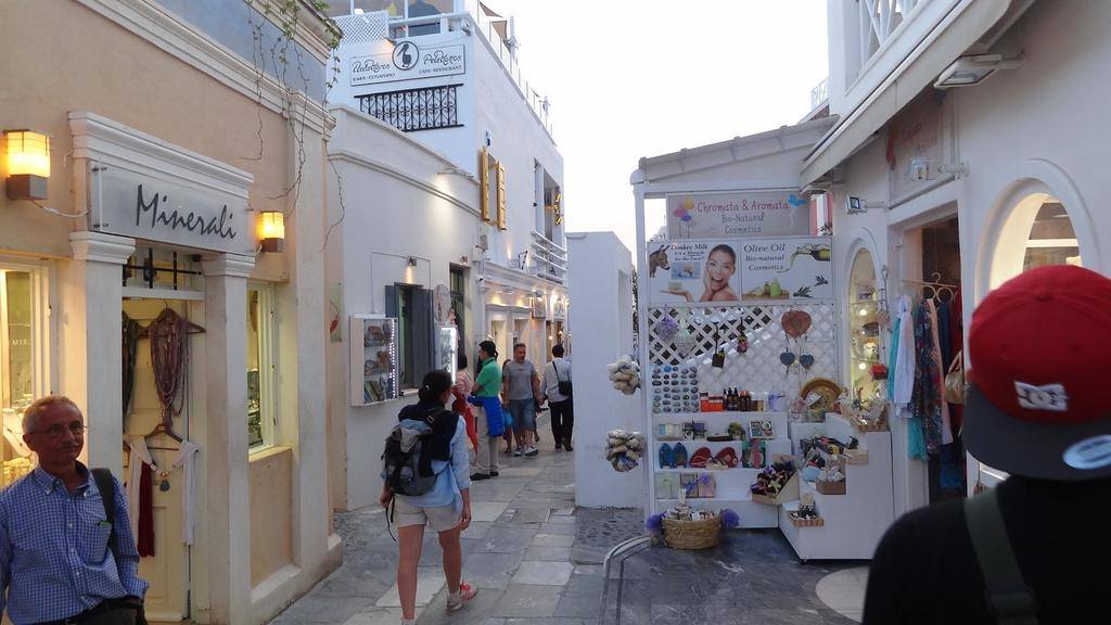 shopping-streets-on-santorini-day-trip-from-crete-the-mistral-hotel-for-solo-travellers