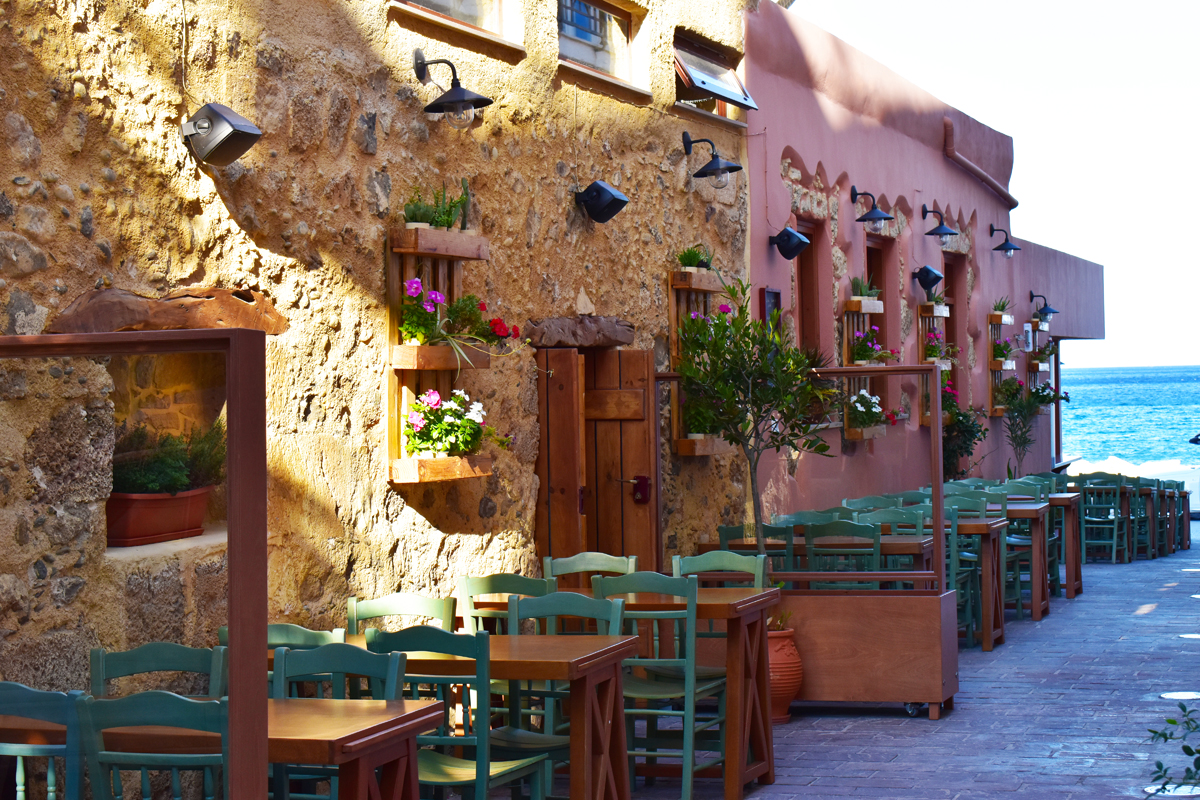 side-walk-taverna-in-paleochora-waiting-for-customers-solo-travellers-from-mistral-hotel-singles-holidays-crete-greece