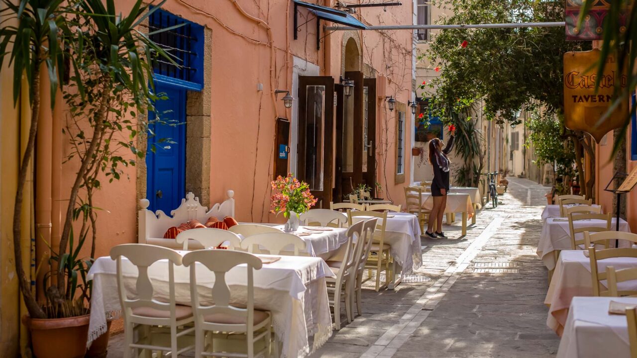 beautiful-narrow-streets-rethimno-holiday-for-solo-travellers-at-mistral-hotel-vacations-crete-greece
