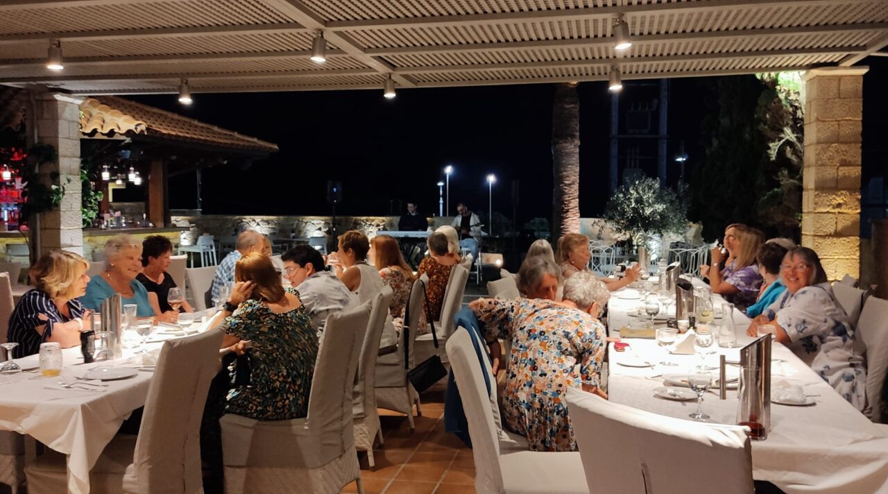 dinner-for-solo-holidaymakers-vacation-for-singles-at-the-mistral-hotel-crete-greece