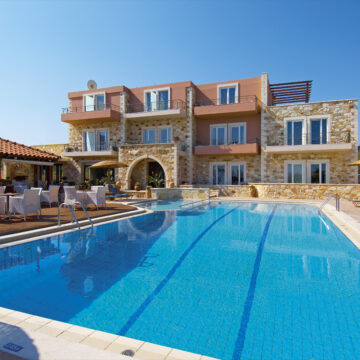 WHY OVER 50’S, 60’S AND 70’S WOMEN ARE SO HOT ON SINGLES HOLIDAYS AT THE MISTRAL