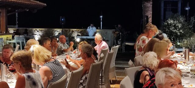 solo-travellers-having-dinner-at-mistral-hotel-singles-holidays-crete-greece