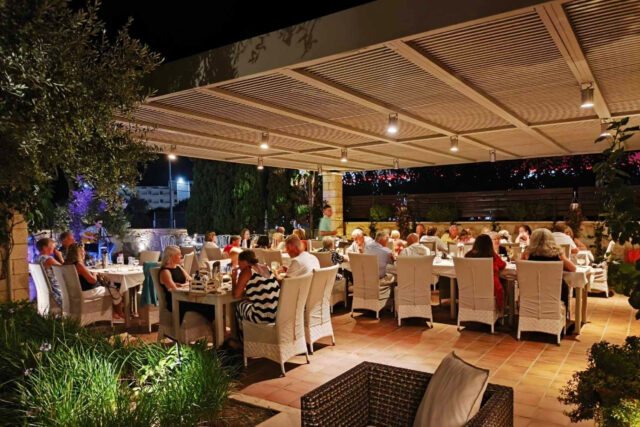 solos-holidays-company-dinner-friends-singles-in-crete-mistral-hotel-chania-greece-mediterranean-diet-exclusive-singles-and-solo-travellers-crete-greece-greek-island-over-40-50-60