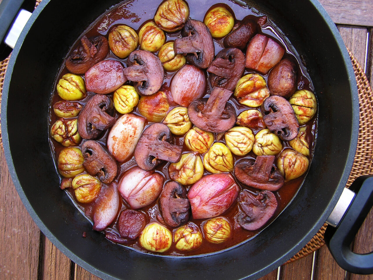 chestnuts-mushrooms-vegetarian-stifado-traditional-cretan-mediterranean-vegetarian-dish-mistral-hotel-solo-travel-singles-holidays-greece