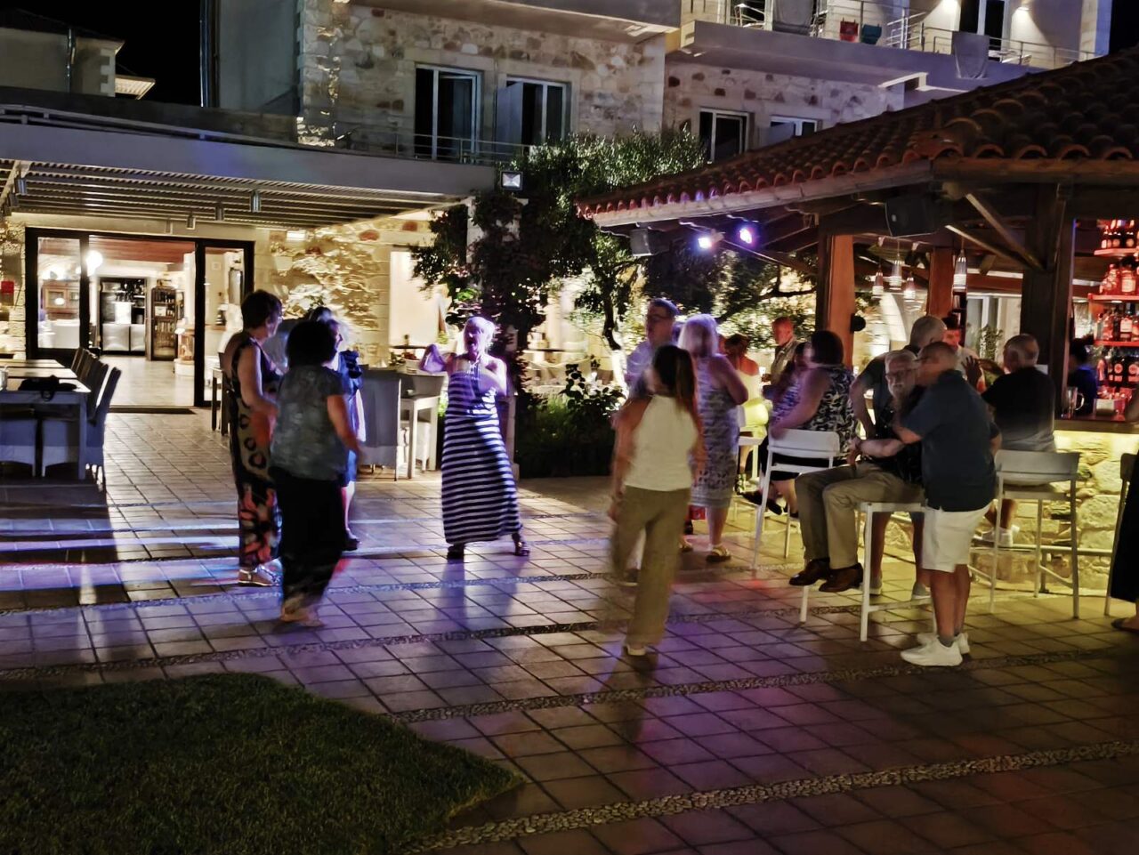 the-bar-at-the-mistral-hotel-lively-atmosphere-dancing-singles-in-crete-solo-holidays-travel-greece-solos