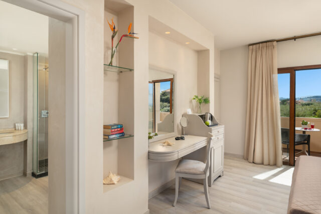 lateral-sea-view-room-hotel-singles-in-crete-solo-travellers-exclusive-holidays-mistral-chania-vacation-solos-greece