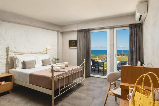 sea-view-room-hotel-singles-in-crete-solo-travellers-exclusive-holidays-mistral-chania-vacation-solos-greece
